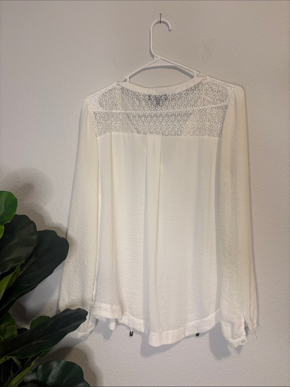 Neiman Marcus off White Crochet-Back peasant Top long sleeves medium - Picture 4 of 4